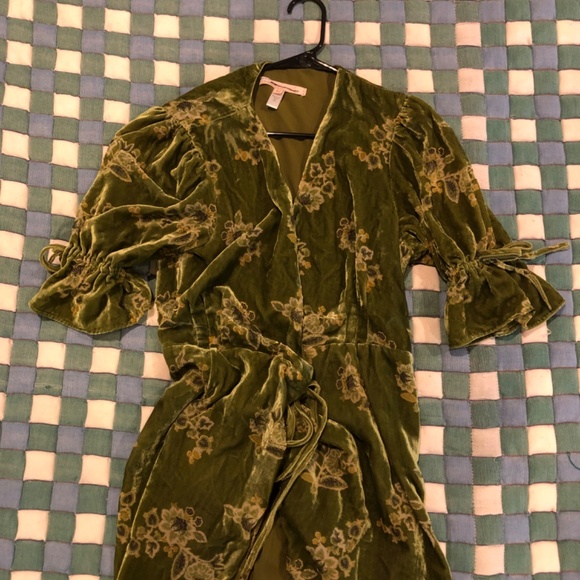 Hutch Green Velvet Wrap Dress Floral Maxi Size Medium - Picture 5 of 7